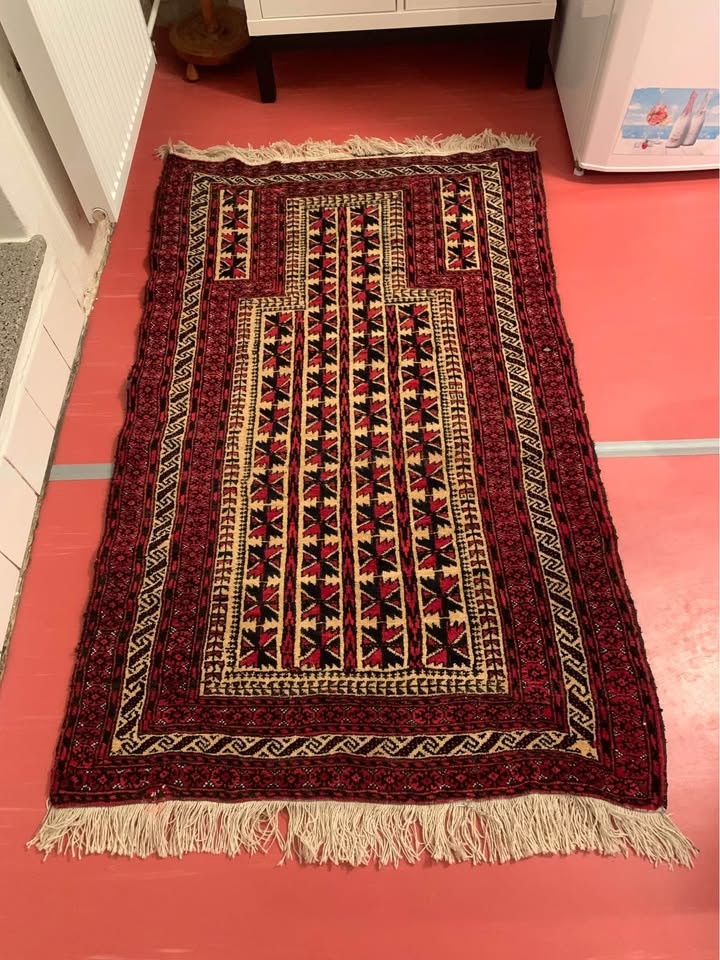 Vlněný kusový koberec ručně tkaný 150x90