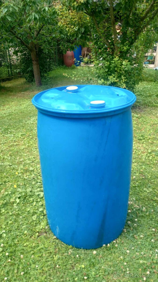 Plastový sud 220 lt na dešťovou vodu nebo naftu