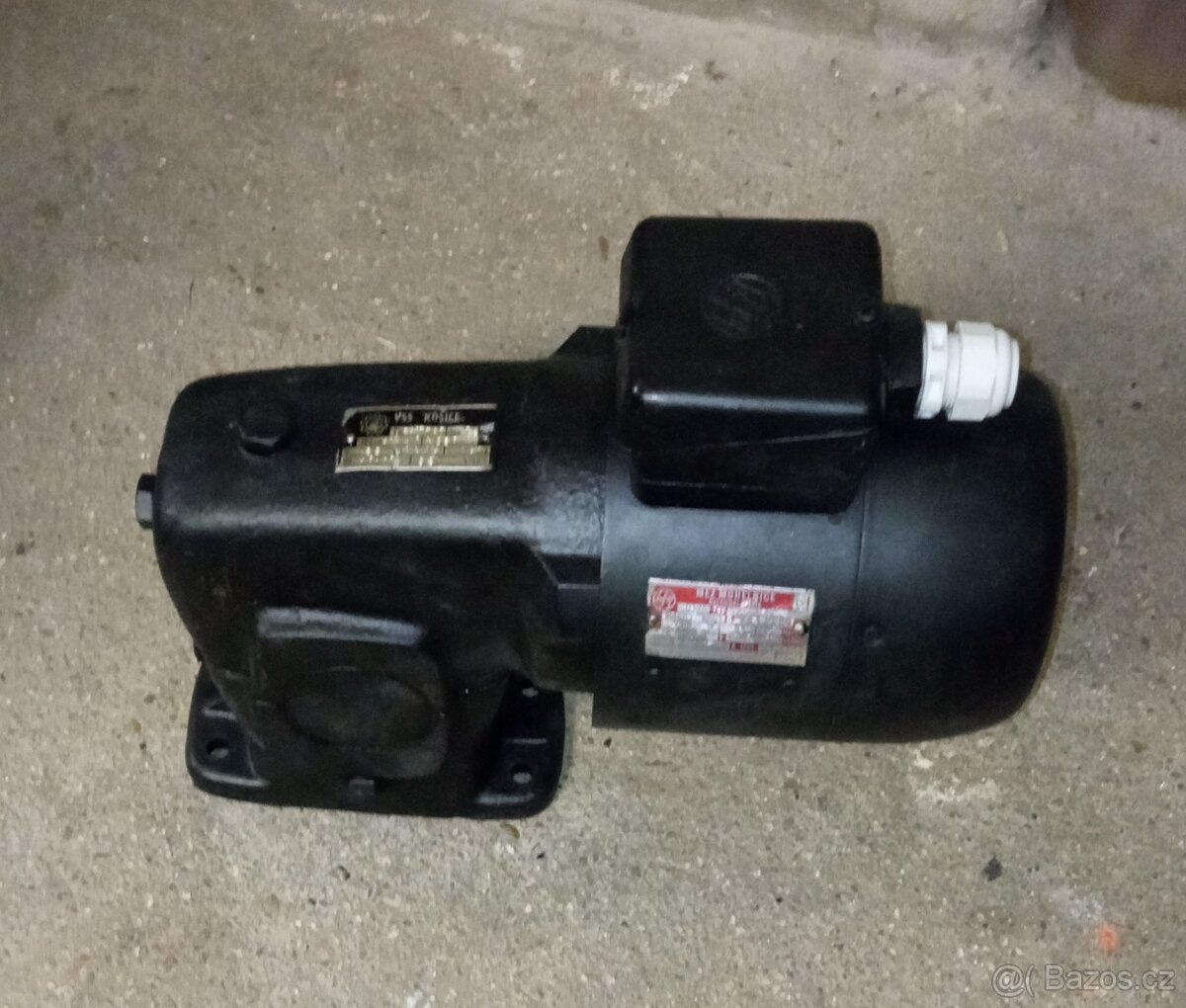 Elektromotor s převodovkou 250W