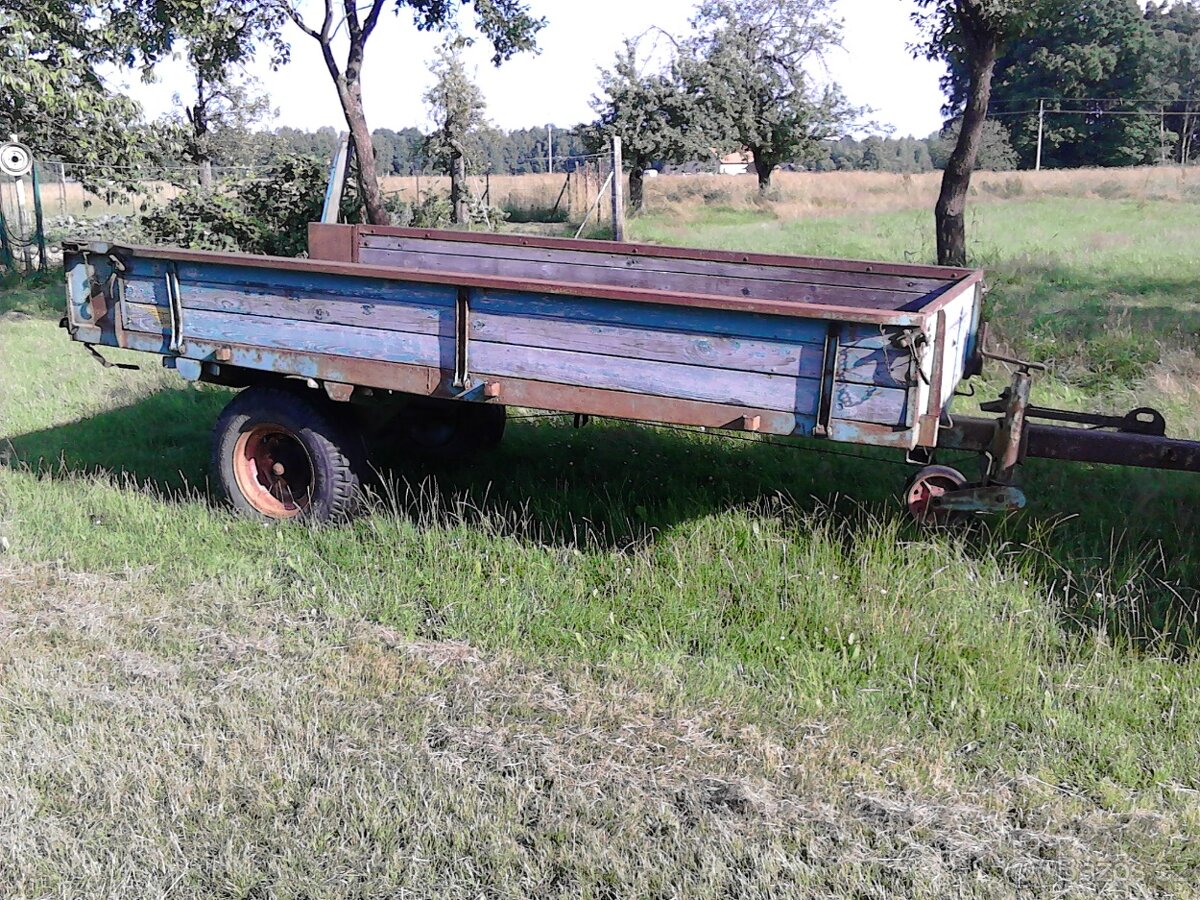 Jednoosý přívěs, rozmetadlo hnoje bez rozmetani