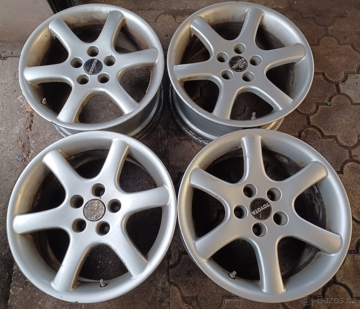 OZ Racing Saturn 8J R17 et37 5x114,3