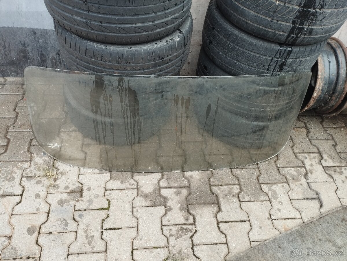 Prodám přední okno Tatra 603