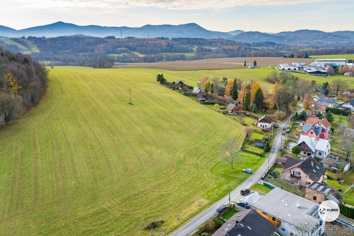 Stavební pozemek o výměře 1043 m2 v obci Skalice