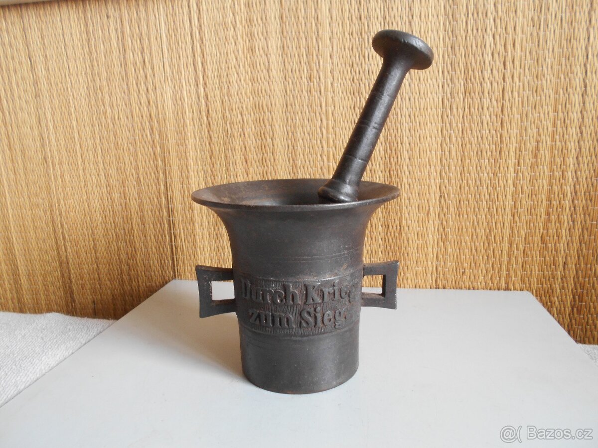 Starý hmoždíř železňák z roku 1916