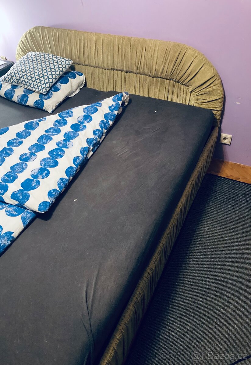 Manželská postel s matracemi - výroba 90. Léta