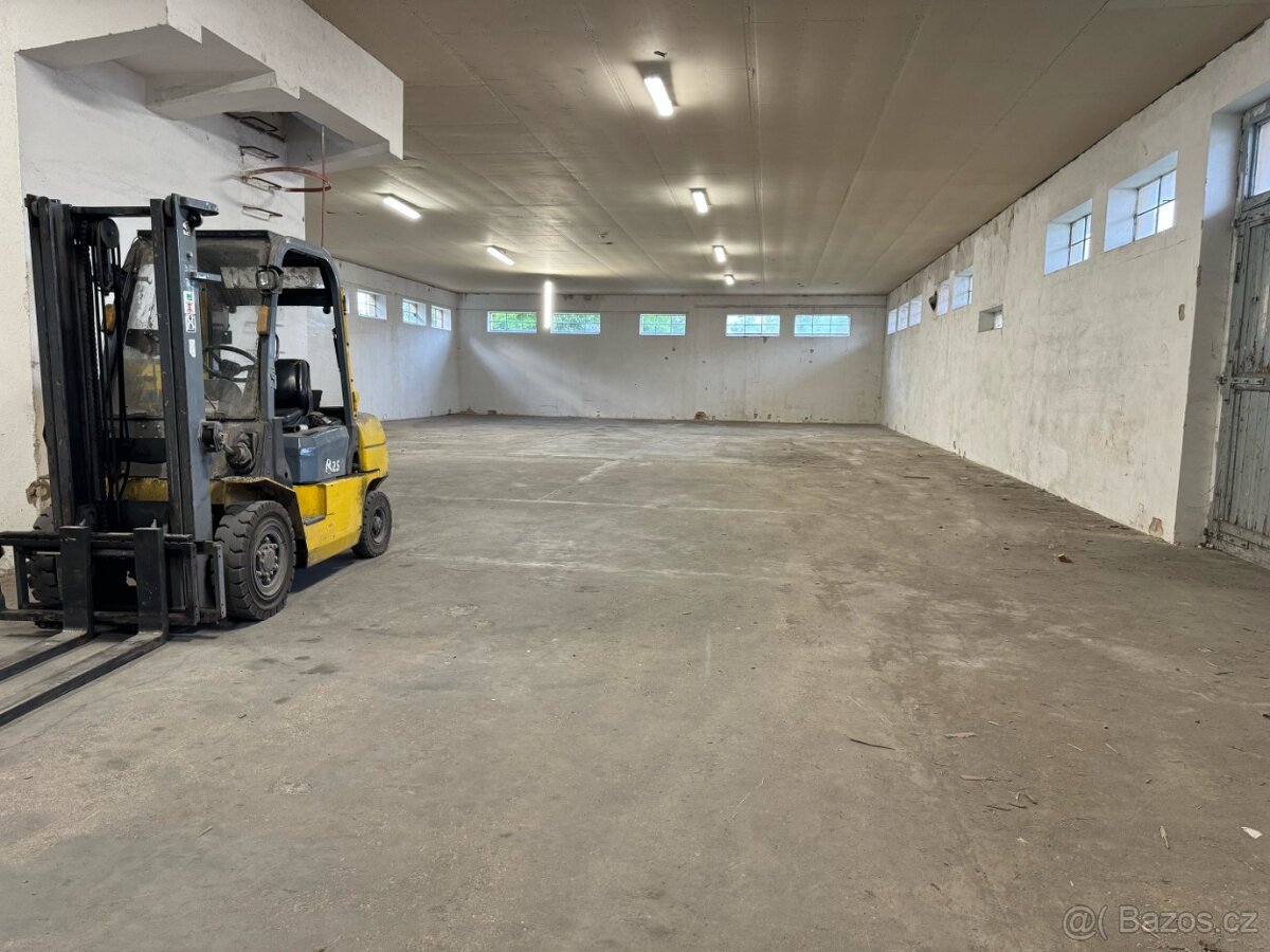 SKLADOVACÍ PROSTORY 1000m2