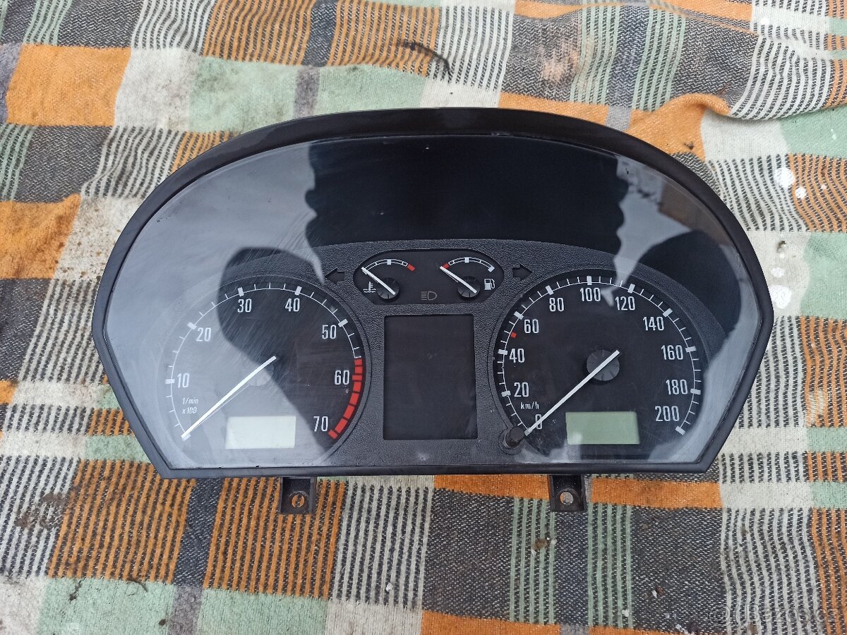 Prodám budíky z Fabia 1