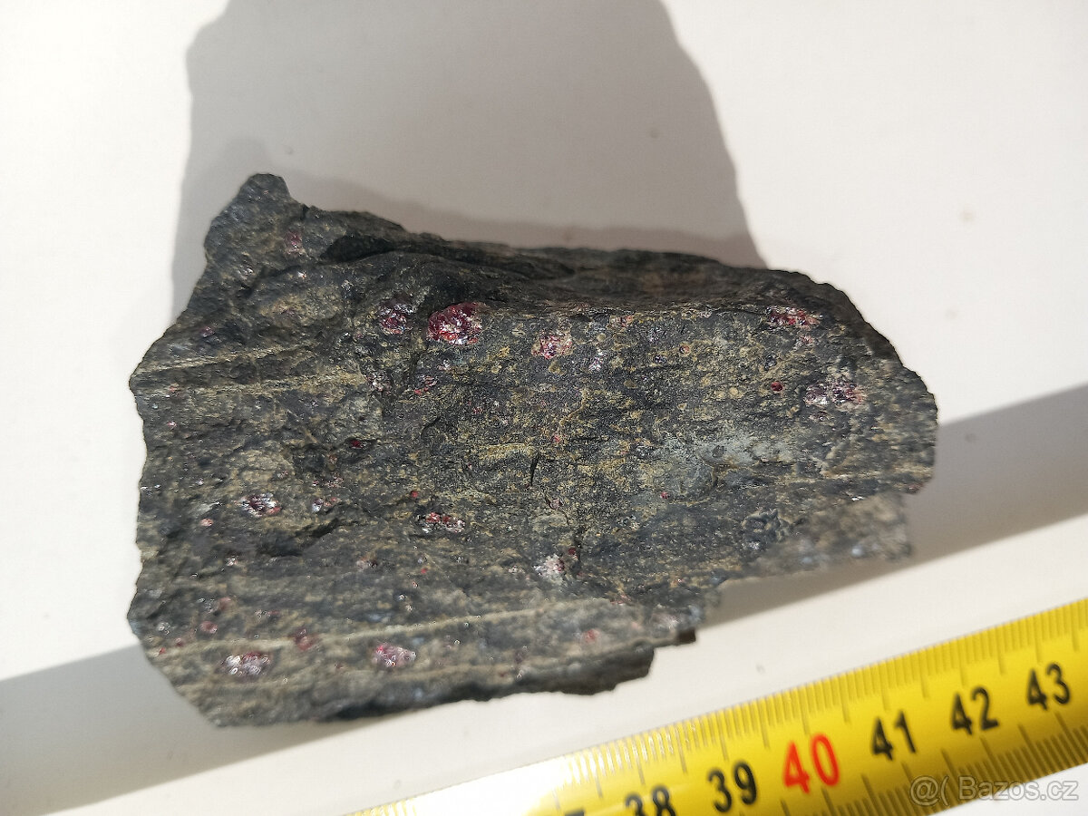 Minerál, nerost, Český granát, pyrop
