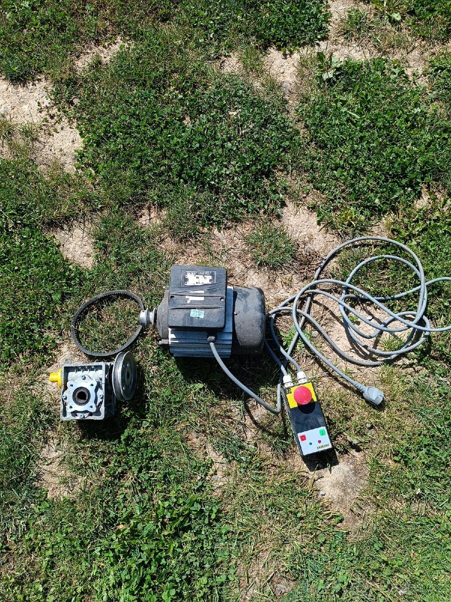 Elektromotor 0,75kw+prevodovka1:8