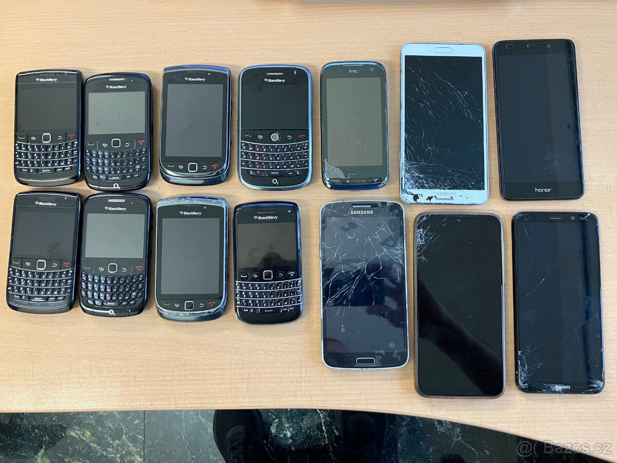 14 ks mobilních telefonů