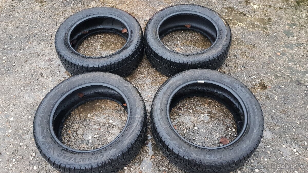 Zimní pneu Goodyear UltraGrip SUV 235/55 R18