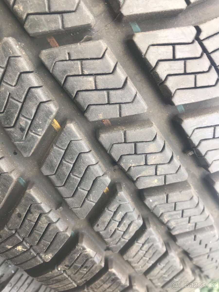 Zimní kola Škoda Fabia 3 185/60/15 čtyři kusy Barum