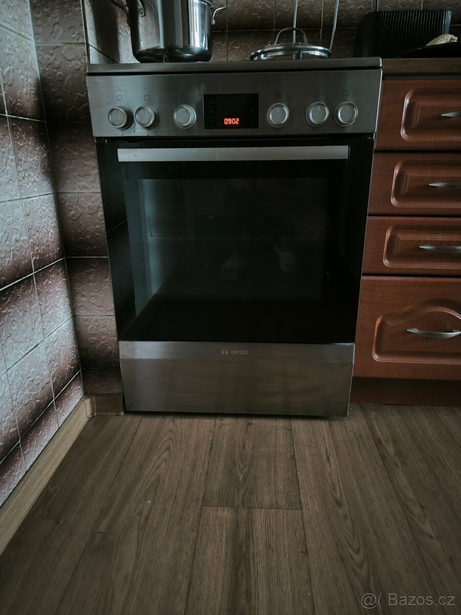 Plynový sporák za 2tis