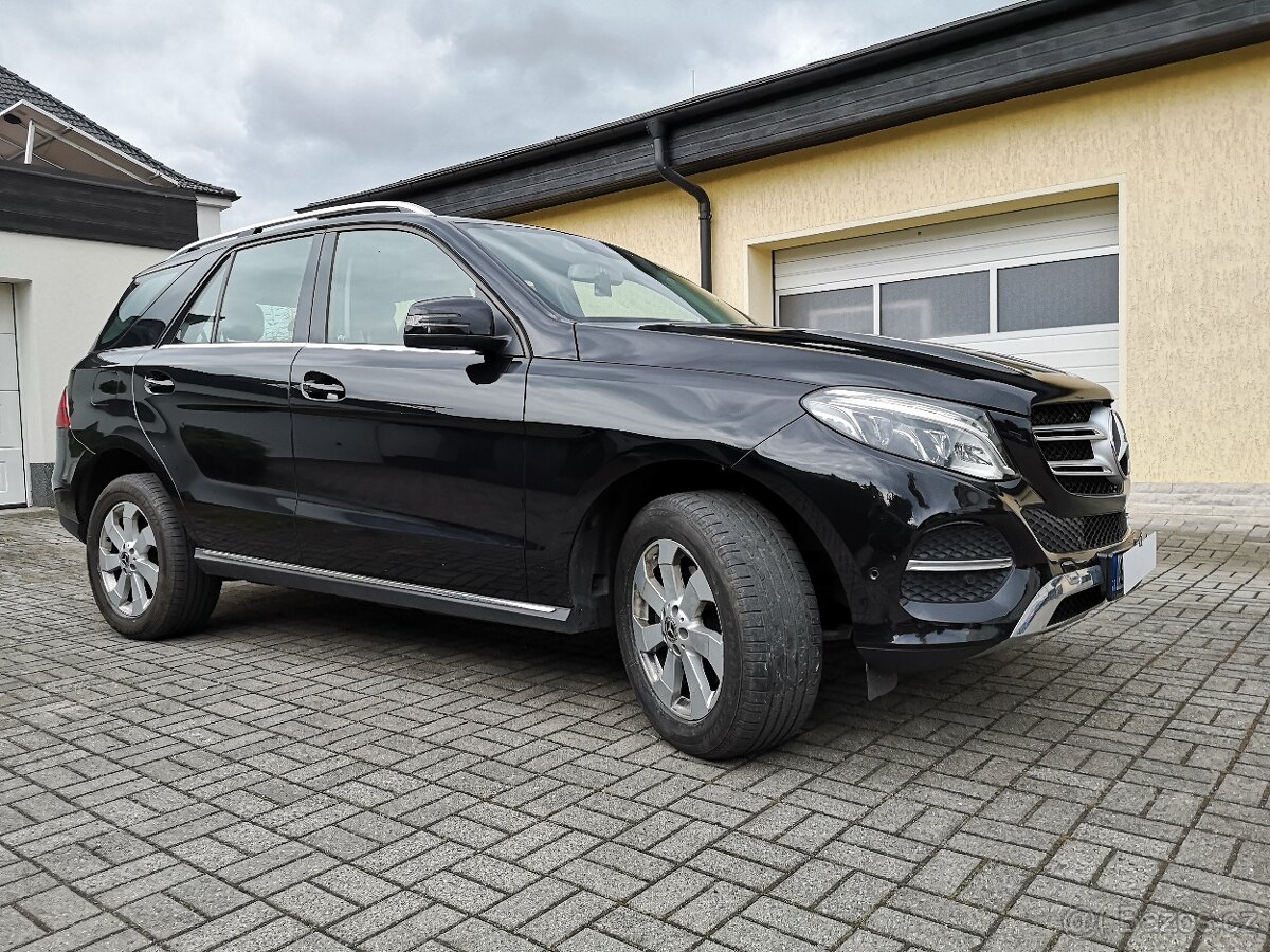 MERCEDES GLE 250D 4X4 NOVÉ V ČR/1.MAJITEL/PLNÝ SERVIS/2017