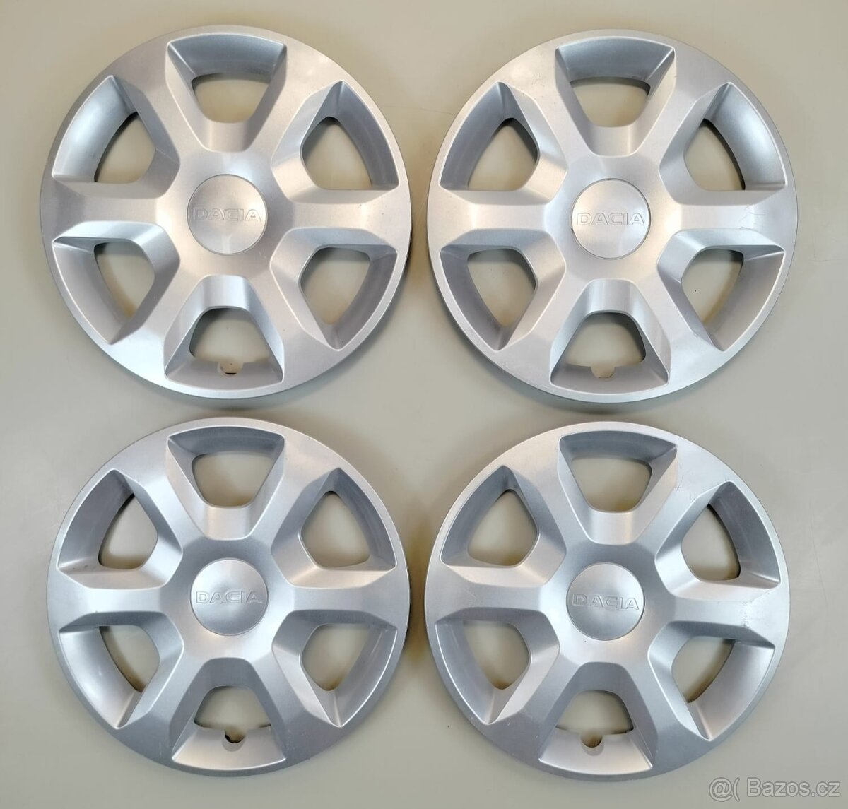 Poklice Dacia 15" 4ks