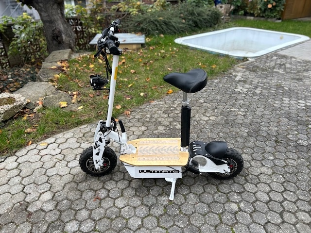 Elektrická koloběžka Ultimate CSB 2000 W Captain bílá