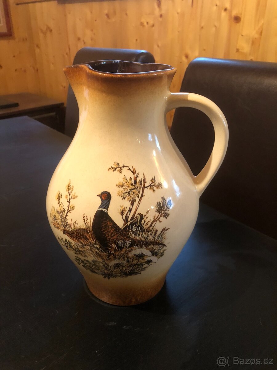 Porcelánový džbán s mysliveckým motivem