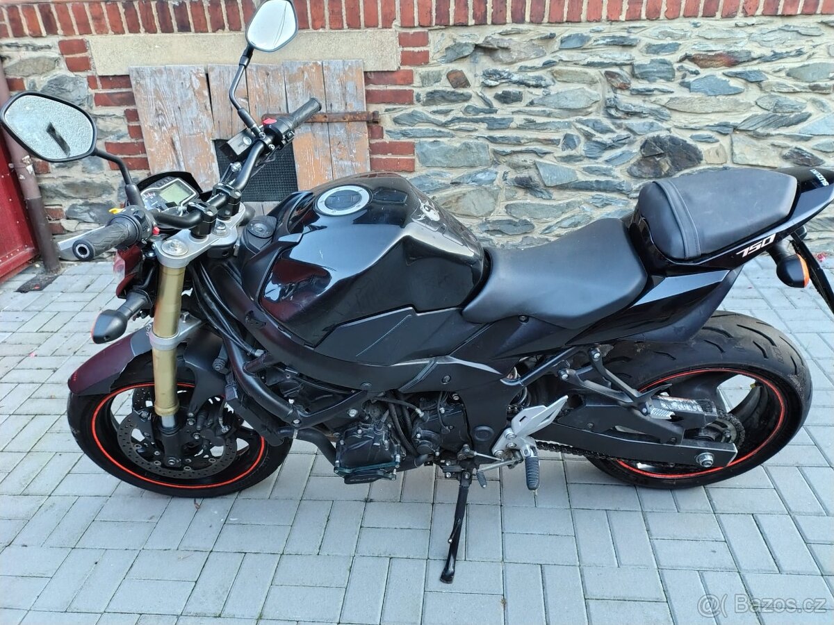 Suzuki gsr 750