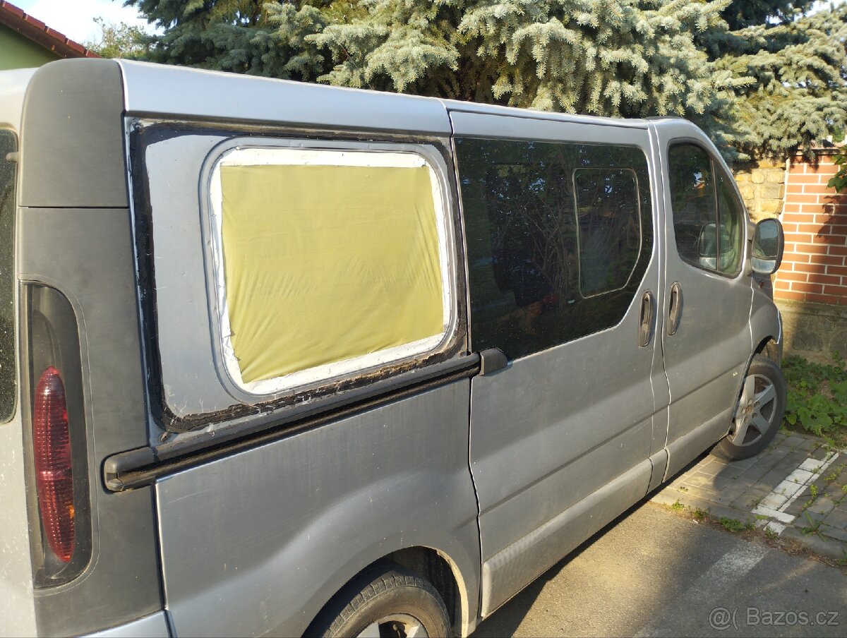Opel vivaro sklo