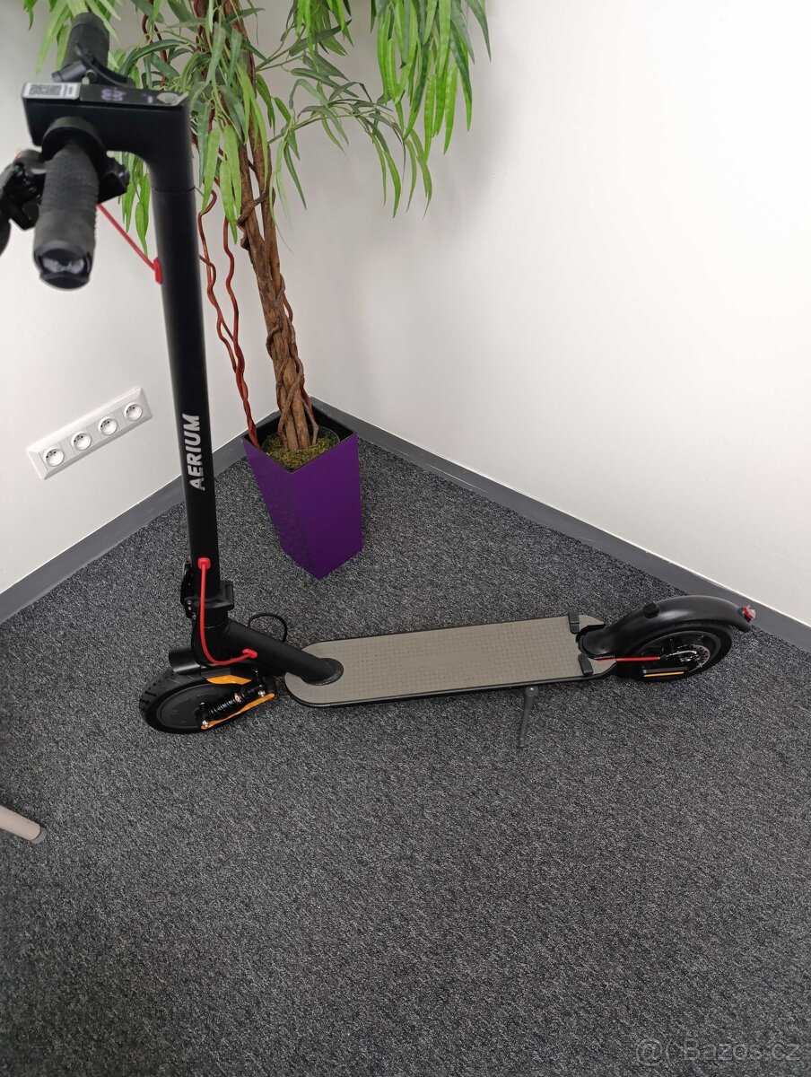 Elektrická koloběžka K002 (nová, nepoužívaná)