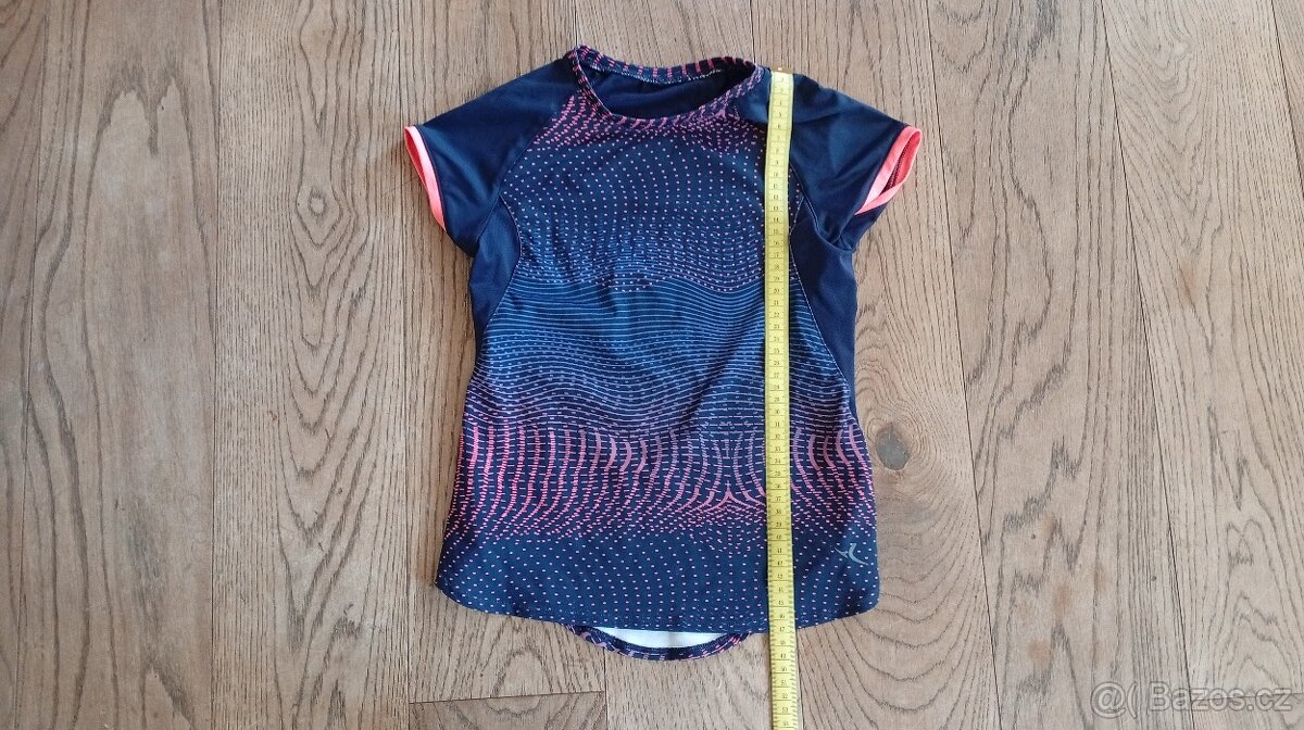 triko divci sportovni decathlon delky 47 cm