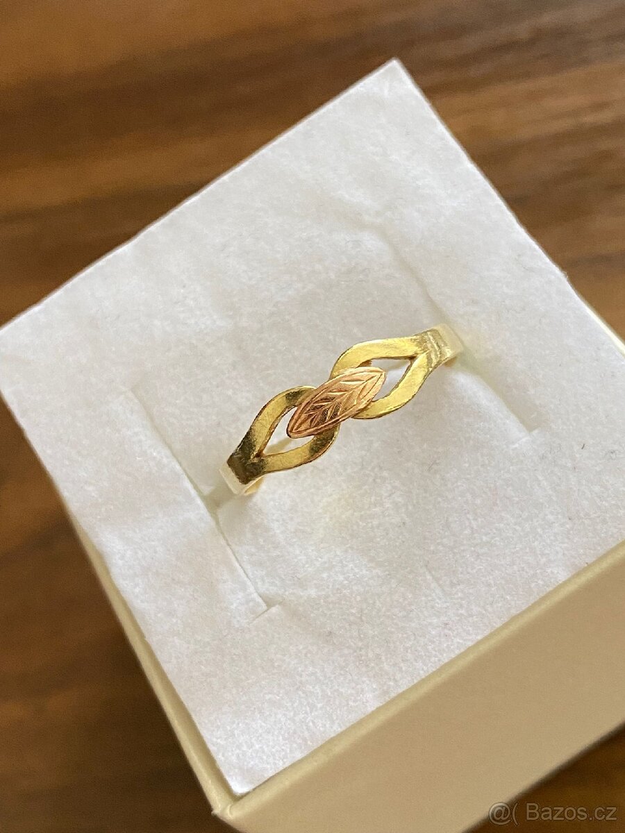 Zlatý dámský prstýnek