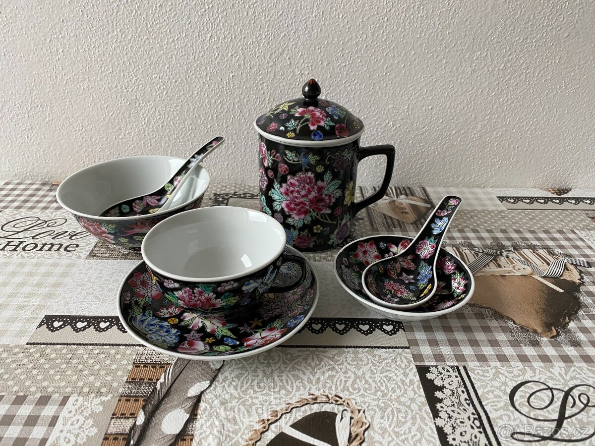 Retro souprava z čínského porcelánu II - motiv květiny