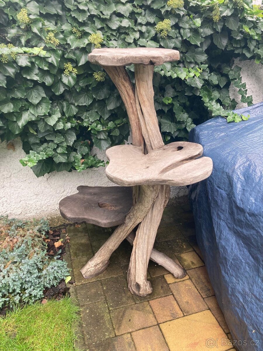 Strom pro kočky police na květiny