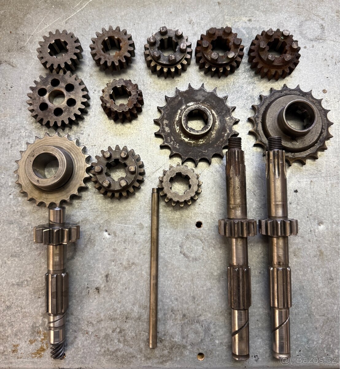 Jawa 250 nebo 350 převodové kolečka, hřídele, primár