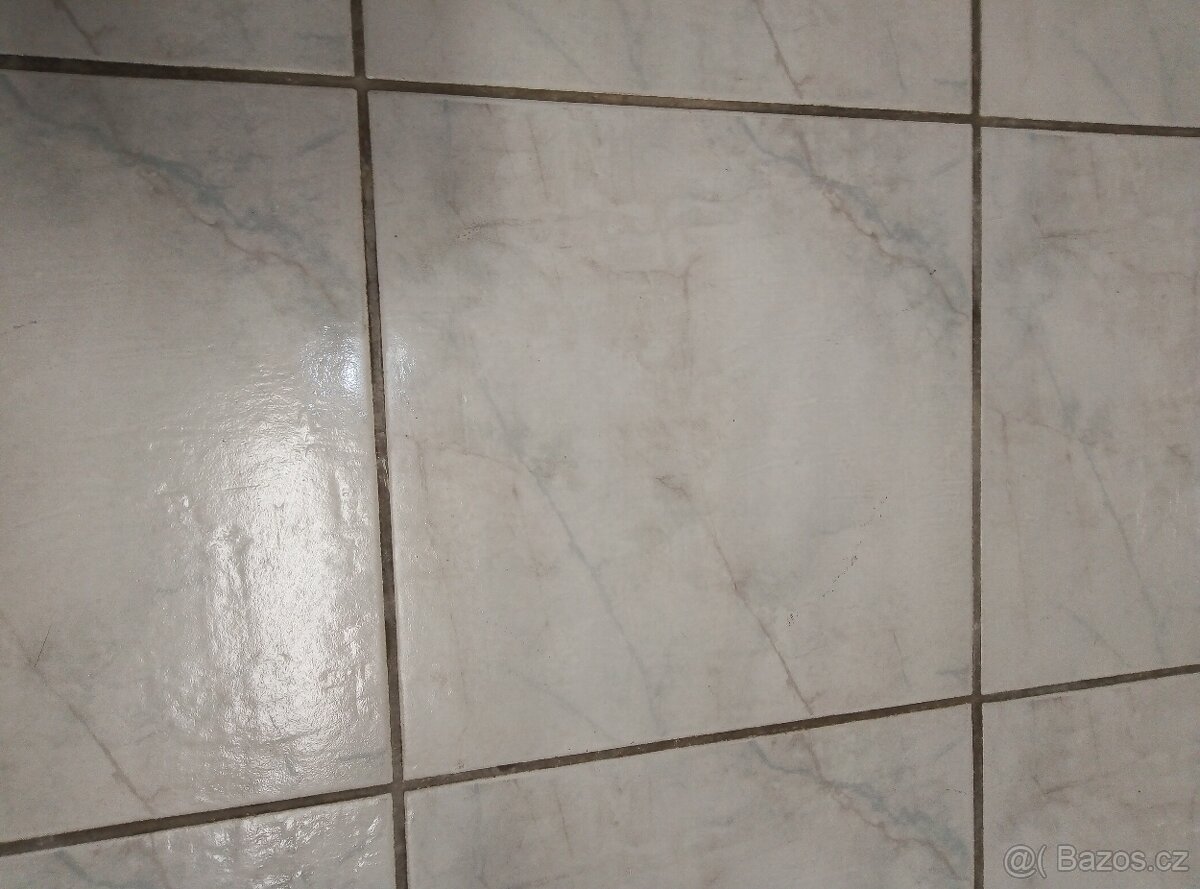 koupím dlažba mramor 31,5 x 31,5 cm