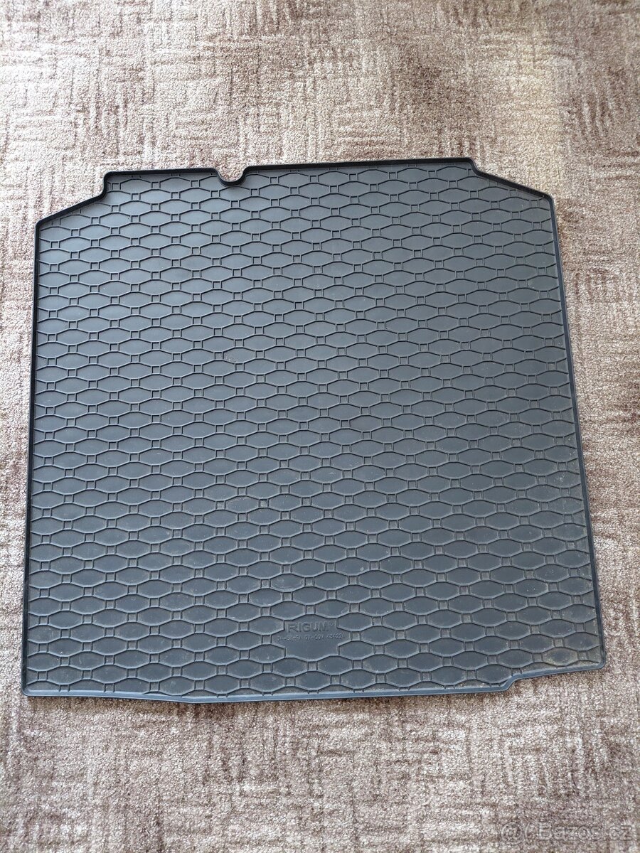 Gumová vana do kufru