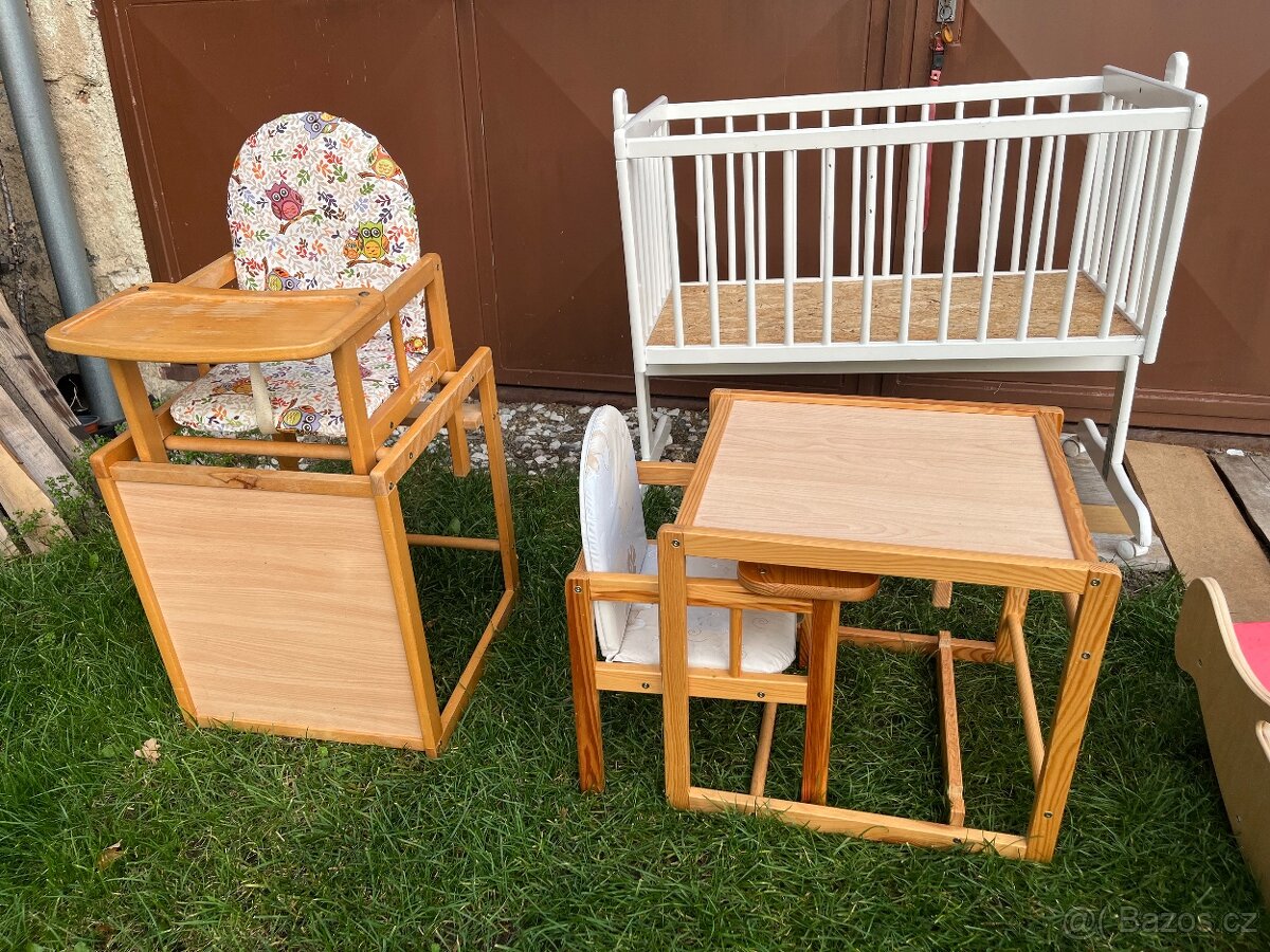 Dětské jídelní stolky