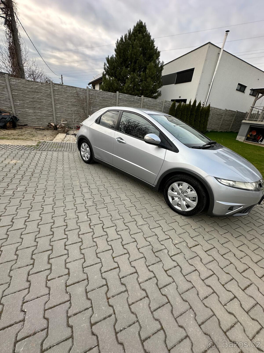 HONDA CIVIC VIII 1.4i VTEC, 73KW, r.v 2011