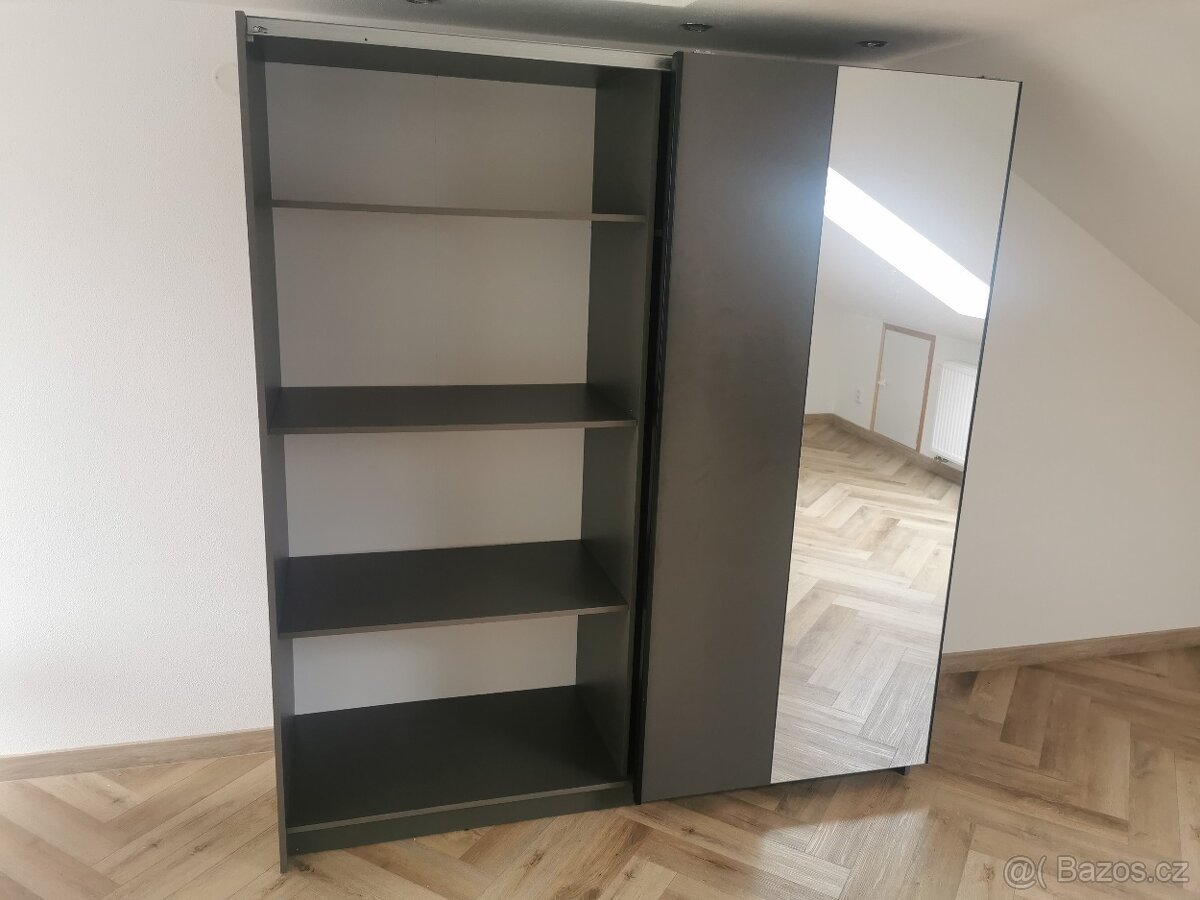 Šatní skříň (grafit se zrcadlem)