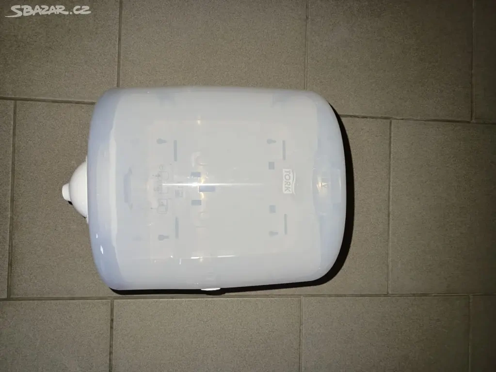 Zásobníky TORK na papírové utěrky M4