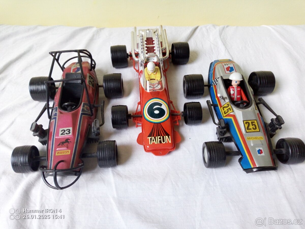 Retro hračky aut Formule Taifun č. 6 a Formule č.25