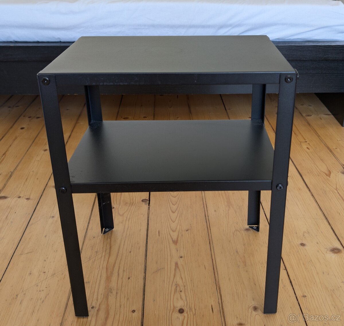 Noční stolek IKEA Knarrevik
