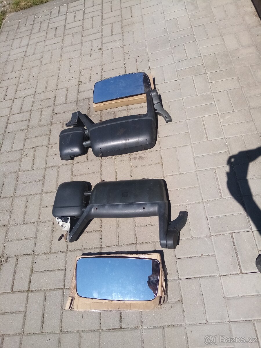 Vnější zpětné zrcátko na Volvo