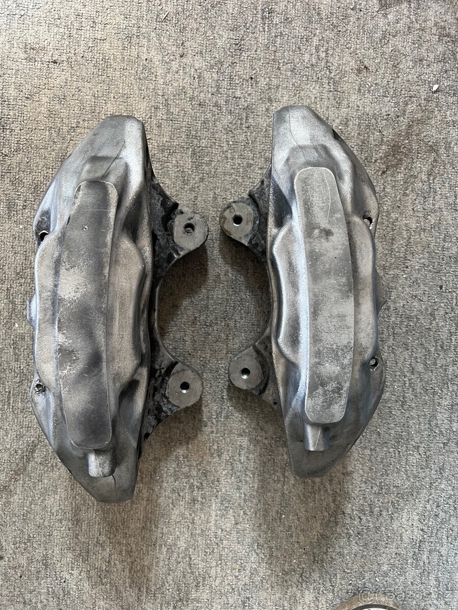 Přední Brembo třmeny VW Touareg