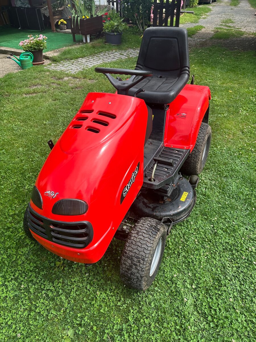 Zahradní traktůrek