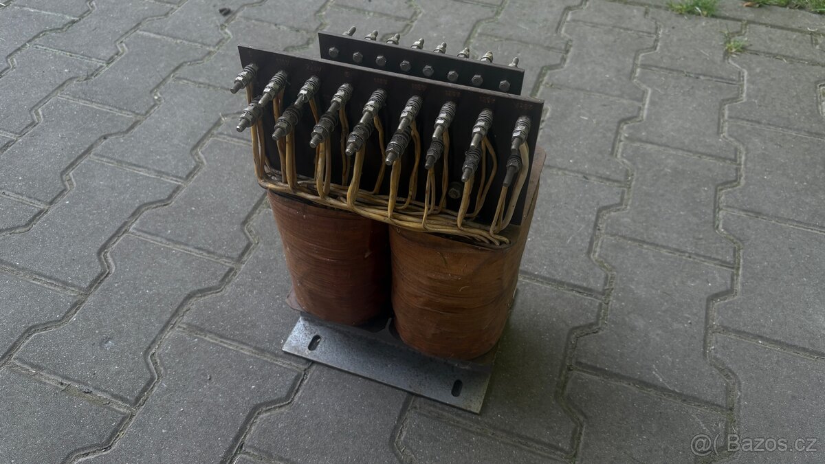 Transformátor ZSE Praha 220-500V/25-220V s více vinutími