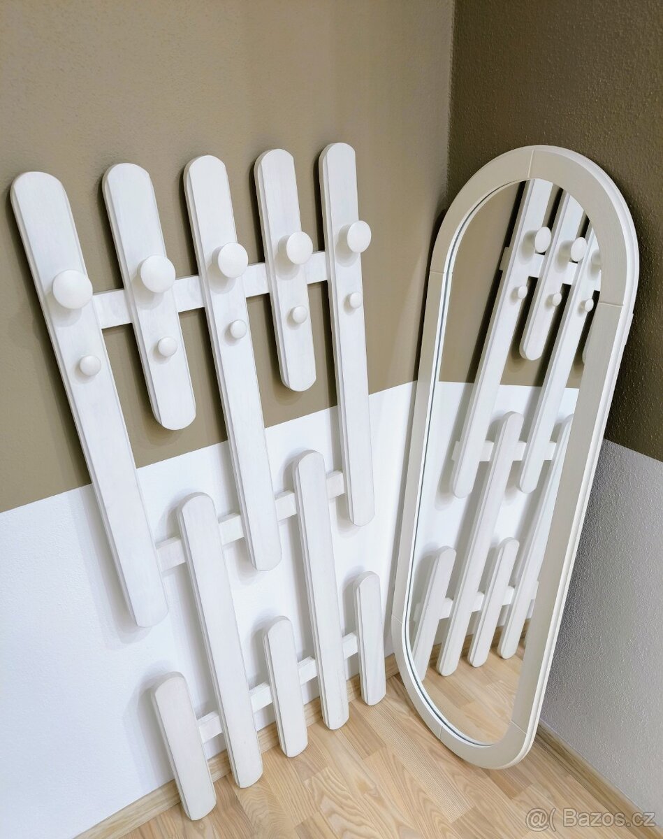 Předsíňová stěna - věšáková stěna a zrcadlo