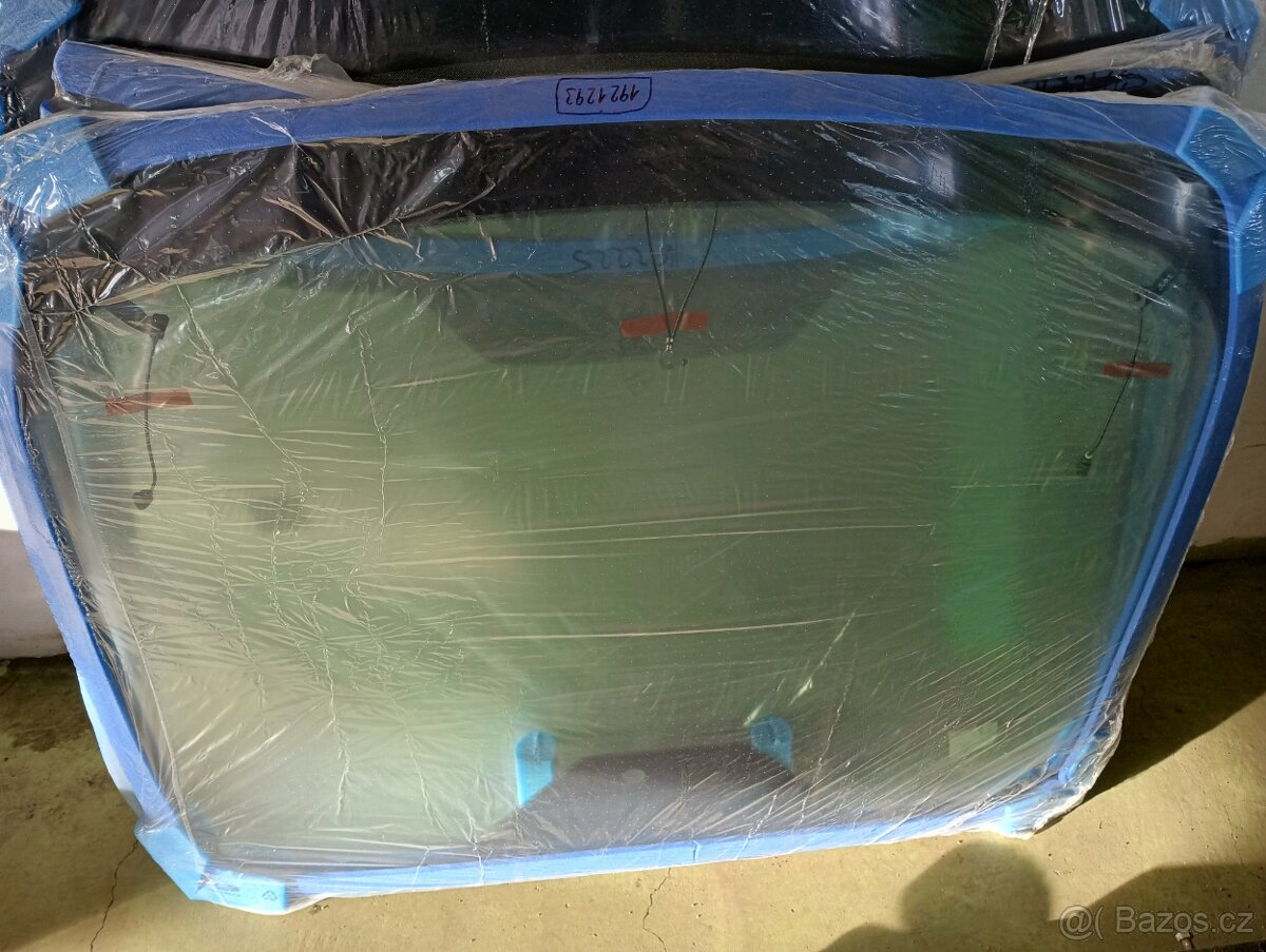 Ford transit courier čelní sklo