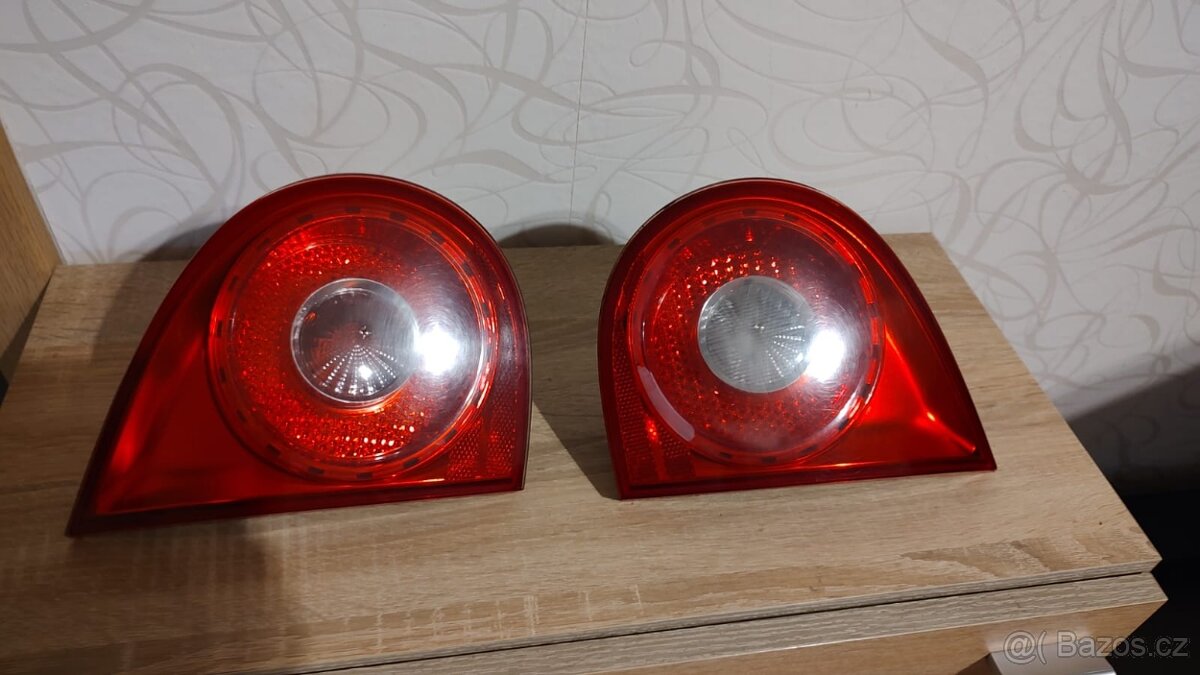 Zadní světla kufru Volkswagen Golf V (1K1)