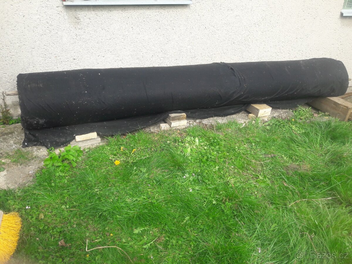 Netkaná textilie š.3,2m