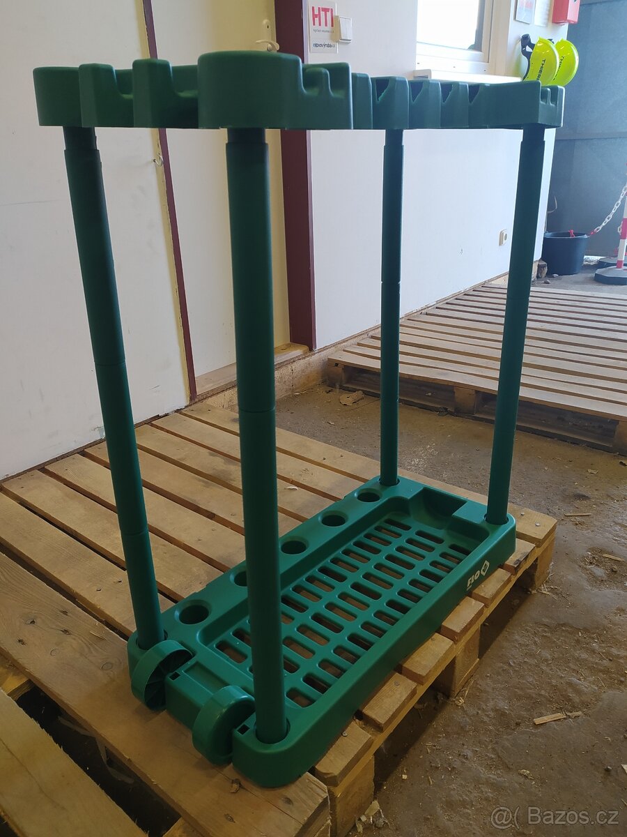 Plastový skladací regál na nářadí