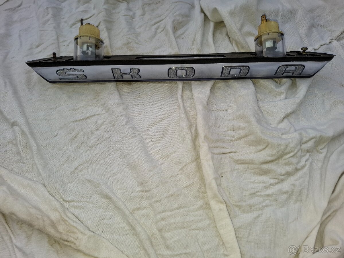 Osvětlení spz nápis škoda originál škoda 110r