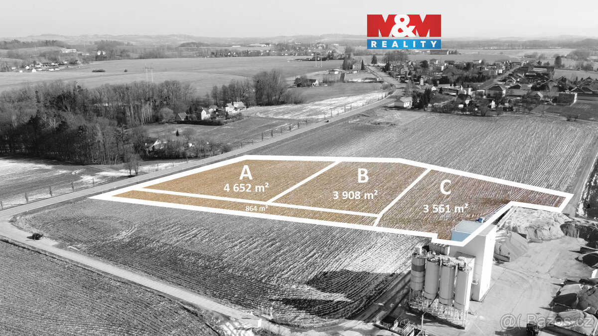 Komerční pozemek v obci Vojkovice 3.908 m2