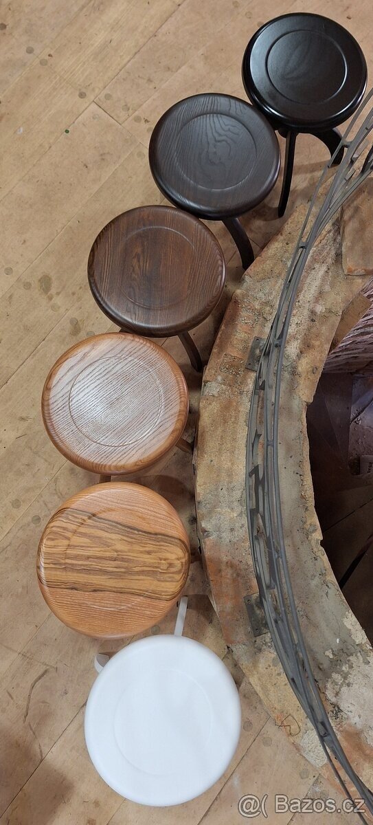 Otocna klavirni stolicka zidlicka