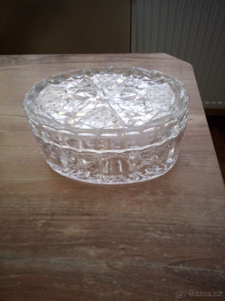 Skleněná dóza s víkem